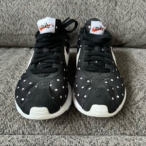Nike Women’s Roshe Print Polka Dot Black and White Sneakers Sz 7 Good Condition